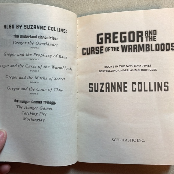 📚2/$6 Gregor and the Curse of the Warmbloods #3 in the Underland Chronicles - Picture 7 of 12